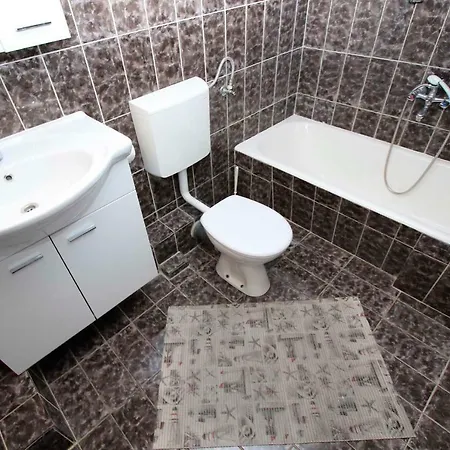 Apartment Oliver Ravlic *